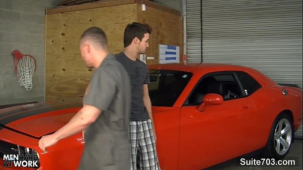 Play MP4 - Sexy gay mechanic gets fucked in the garage