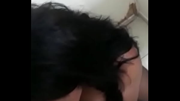 Travesti gostosa mamando piroc&atilde;o de 26 cm engolindo tudo 