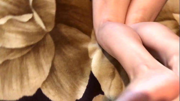 A friend gave me afootjob and I finished on her heels