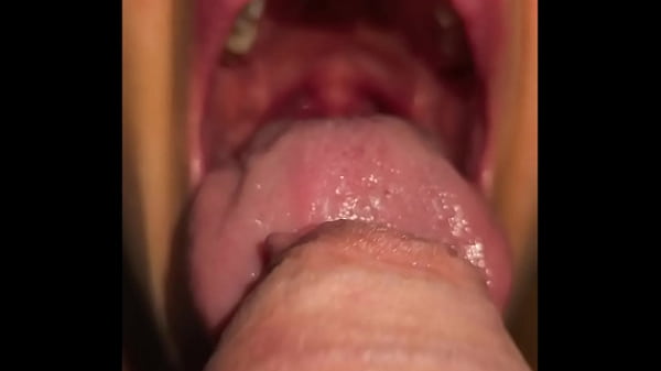 Colombiana_Sabrinafoxy inicia semana con una buena_mamada_de verga_a su novio y traga su leche caliente