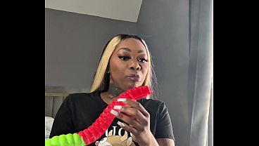 Play MP4 - Giant Gummy worm 2026