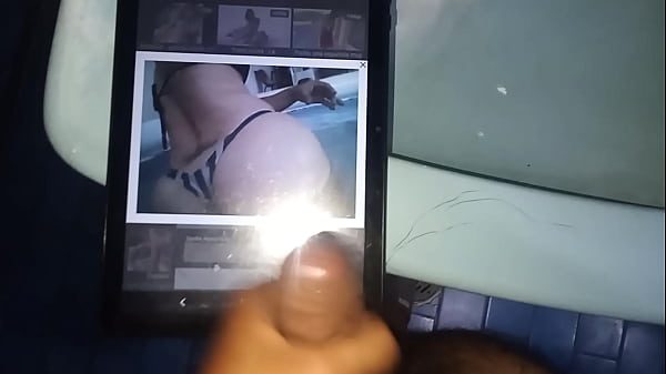 Un tributo a este trasero de hembra brasileñ_a
