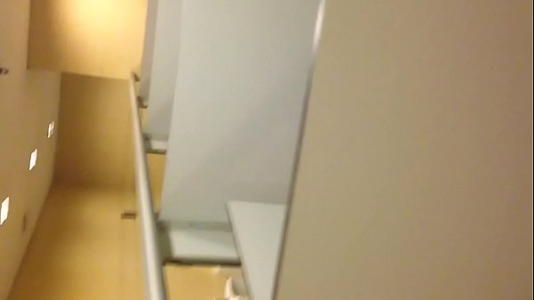 anh văn ph&ograve;ng b&uacute; cu trong vincom.MOV 