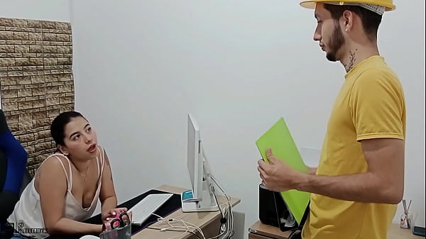Encuentro Muy Cachonda A Mi Jefa Y Me Pide Follarle El Co&ntilde;o thumbnail