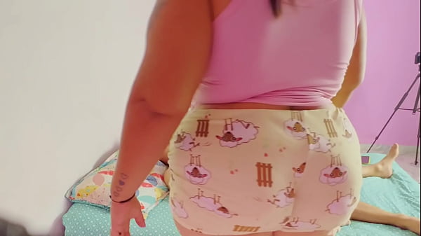 le hago la paja con los pies y_las manos