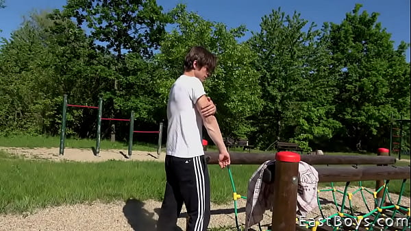 Play MP4 - Daniel Donovan - Outdoor Flexing