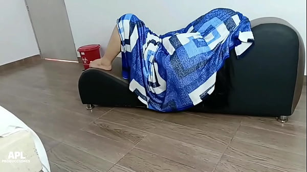 Nonton Le Digo Al Puto De Mi Hijastro Que Entre A Mi Cuarto Que Necesito De Su Ayuda Debajo De Mis Cobijas, Pero El Llega Con Su Verga Activada Para Mi Boca - Parte 1 thumbnail