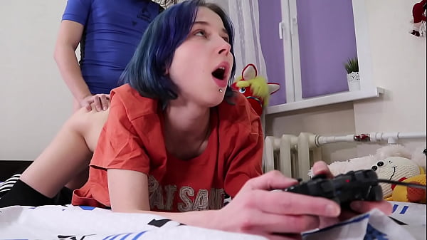 Teens Fuck On The Couch thumbnail