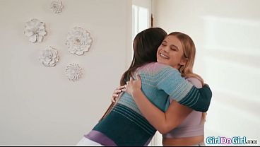 Nonton Petite Stepdaughter Sky Wonderlands Remote Of Her Vibrator Got Into Big Tits Milf Stepmoms Lexi Lunas Hand And She Walks In Just When She Orgasmed thumbnail