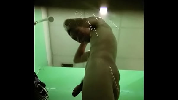 Play MP4 - trai thẳng cu bự tắm full