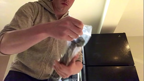 Nonton Lighting Up Your Feed! thumbnail