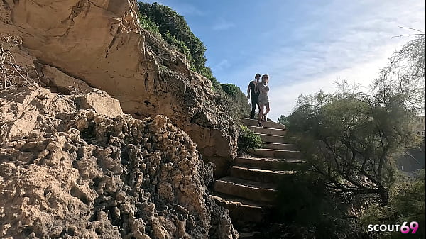 Nonton German Fit Mature Wife Sophie Logan With Big Tits And Inked At Risky Cheating Fuck At Public Beach thumbnail