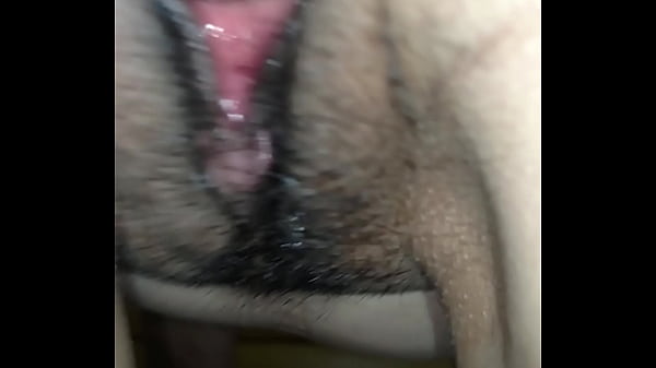 Play MP4 - Marido filma a esposa colocando a rola do amigo pra fora