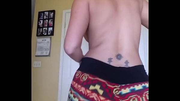 Savana styles twerk for her fans only 