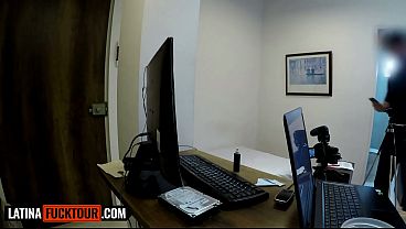 Nonton Sexy Natural Tits Colombian Hottie Drilled Deep By Huge Dick In Homemade Sex Tape thumbnail