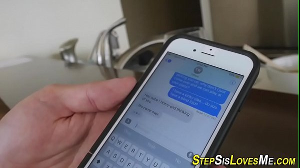 Teen amateur rubs pussy 