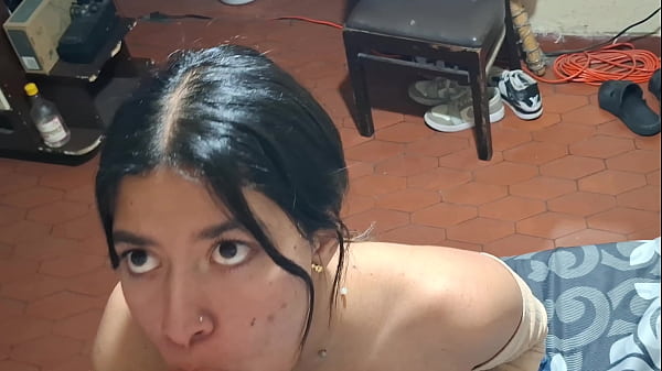 Play MP4 - Novia dando una mamada&comma; quiere la lechita en su cara