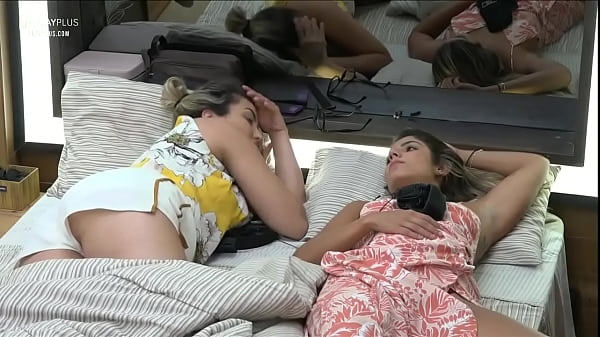 Play MP4 - A Fazenda Tati Dias pagando peitinho