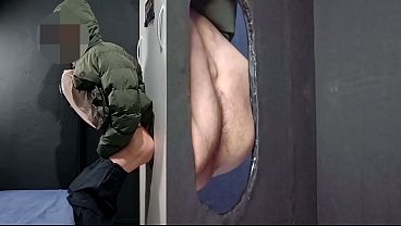 Pau Enorme Jorrando Muita Porra Em Mim No Gloryhole! thumbnail