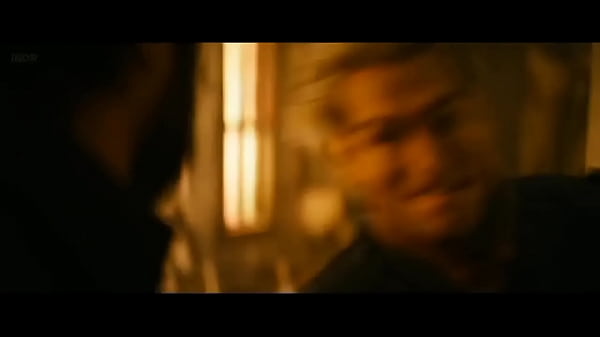 3 novin socando no gostosa do capit&atilde;o p&aacute;tria 