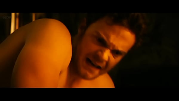 3 novin socando no gostosa do capit&atilde;o p&aacute;tria 