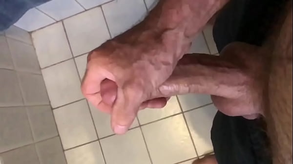 Play MP4 - Slow motion cumshot