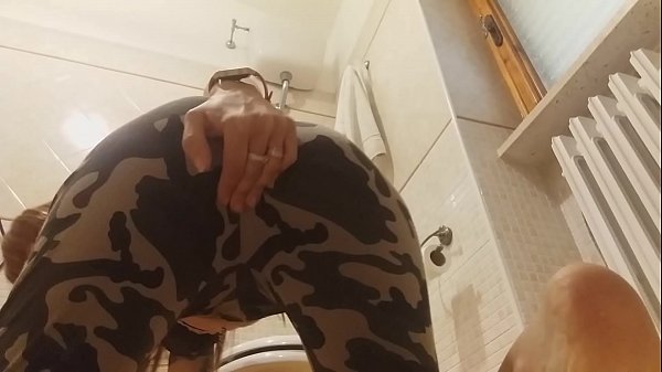 pee and trasparent bra, she have awet pussy and sexy perfect body