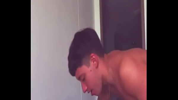Mi novio activo se deja mamar el culo por primera vez