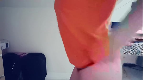 Nonton She Shakes Her Ass To The Music thumbnail