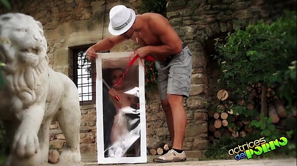 Play MP4 - Mu&ntilde;equita GIGI Love &iexcl;Cons&iacute;guela&excl;