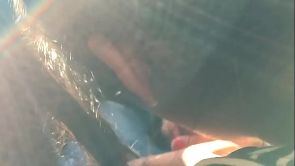 Play MP4 - Girlfriend gets a mouthful at car