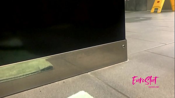 Play MP4 - Euroslut Girls Locker Room Caught Public Cumming