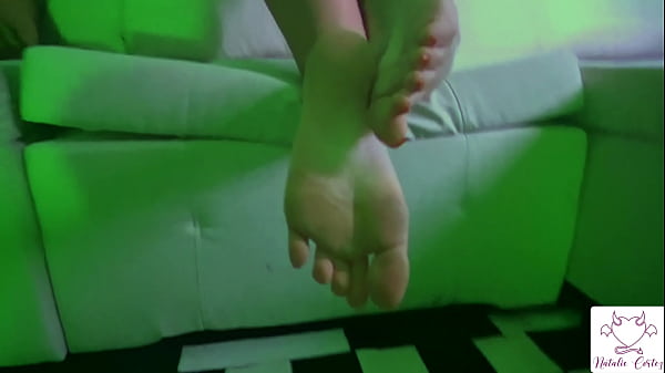 Play MP4 - Natalie Cortez mostrando os pezinhos e fazendo footjob