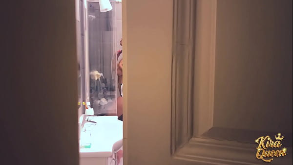 Nonton Matt Watches Kira Rub Her Gushing Cunt In The Shower! thumbnail