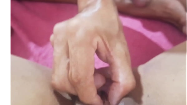 Deixei o primo do meu marido me ver na ciririca e o maridinho deu o flagrante e deixou tudo rolar