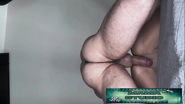 Mama studio casada termina o treino na academia e vai visitar seu personal maromba prostbuilder na casa dele 