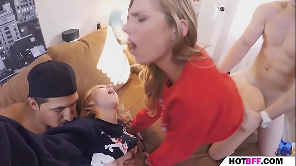 Play MP4 - best friends girls receive two big presents