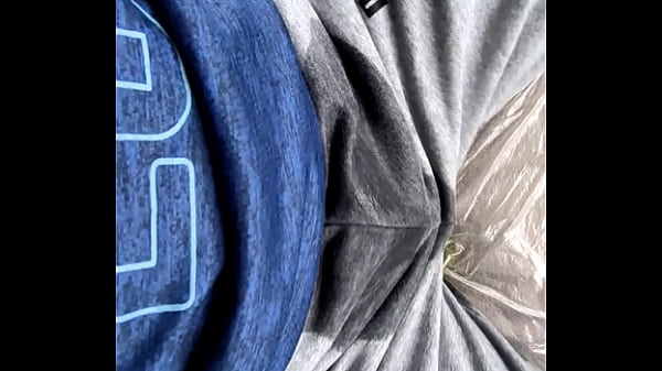 Play MP4 - Peeing in pants