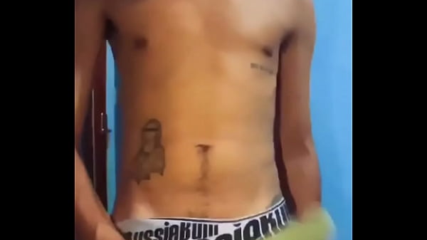 Cafucu com a rola durona se exibindo para namorada 