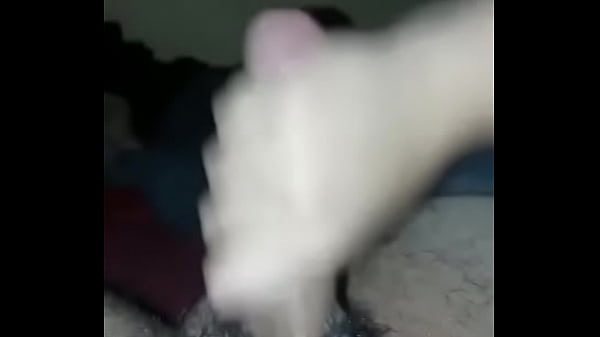 Me la pone dura con su saliva 