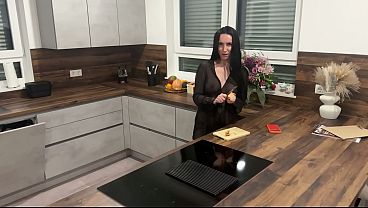 Nonton My Stepmom The Masseuse Fixed My Knees... With Her Mouth thumbnail