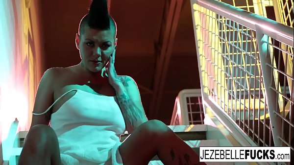 Gorgeous milf jezebelle bond solo 