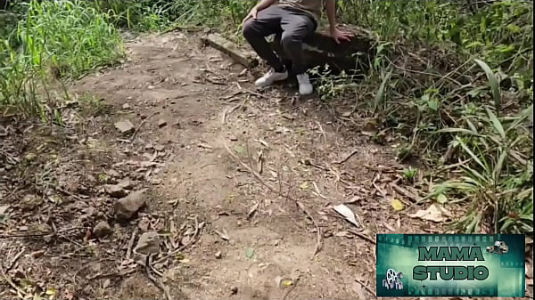 Mama studio em era para ser apenas uma caminhada se transformou em uma cena de total libertinagem ao ar livre 