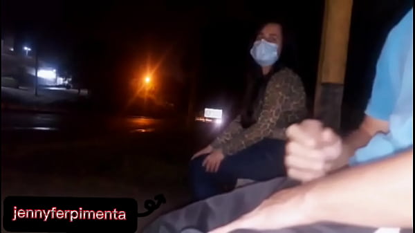 S&eacute;rio!! Eu Corro O Risco De Colocar Meu Pau Na Frente Dessa Jovem Esperando O &ocirc;nibus... Como Ela Vai Reagir? thumbnail