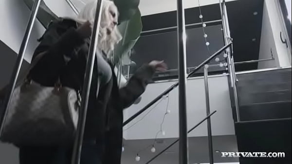 Blanche bradburry twerks her big bubble butt on a fat cock 