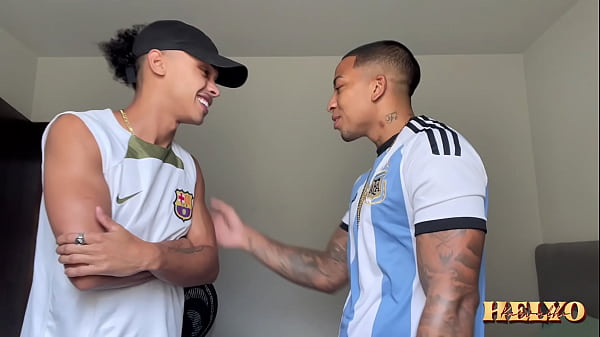 Gostou Do Uniforme Do Parceiro Que Estava Marcando O Rab&atilde;o thumbnail