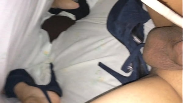 Play MP4 - eyaculando en los zapatos de mi novia