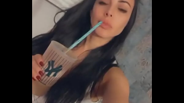 Jimena sexy en bikini ense&ntilde;ando nalgotas