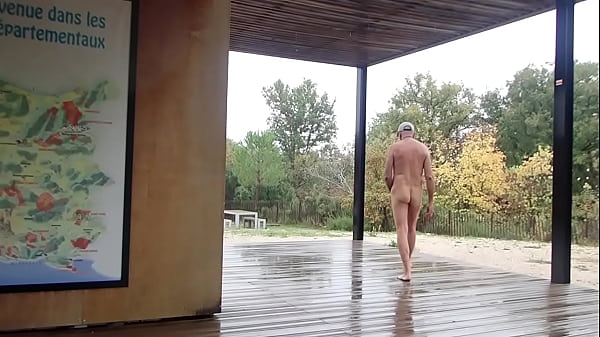 Play MP4 - exhib et travail des tetons sous la pluie