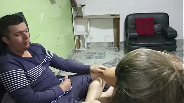 Play MP4 - Me habla de cosas sucias que hace que mi polla se ponga dura